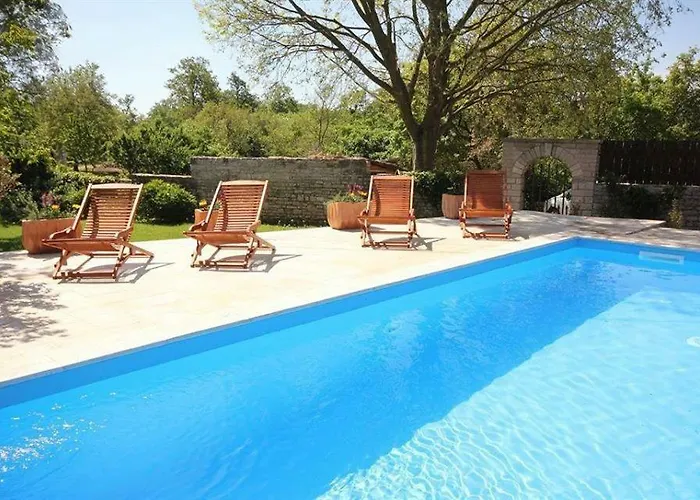 Violica, Karnevali Villa *